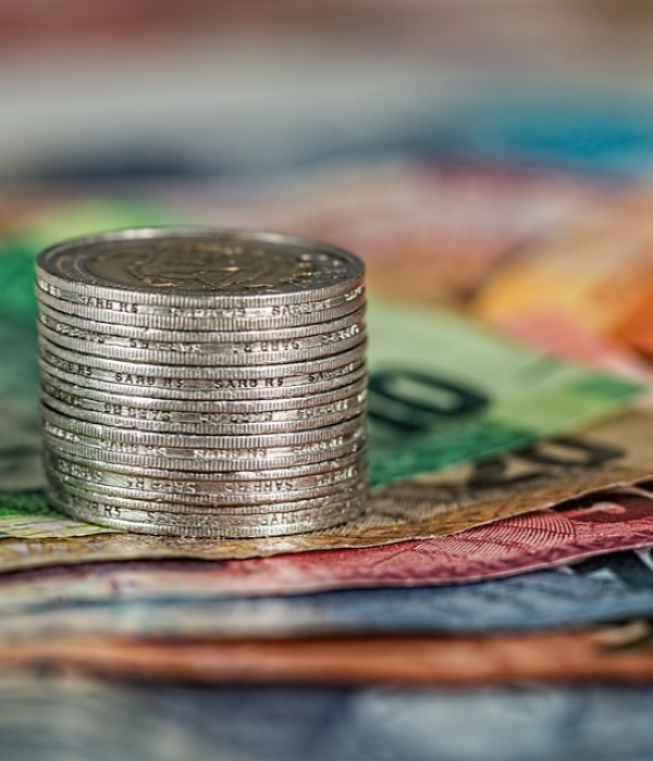 https://cdn.pixabay.com/photo/2016/10/09/19/19/coins-1726618_960_720.jpg
