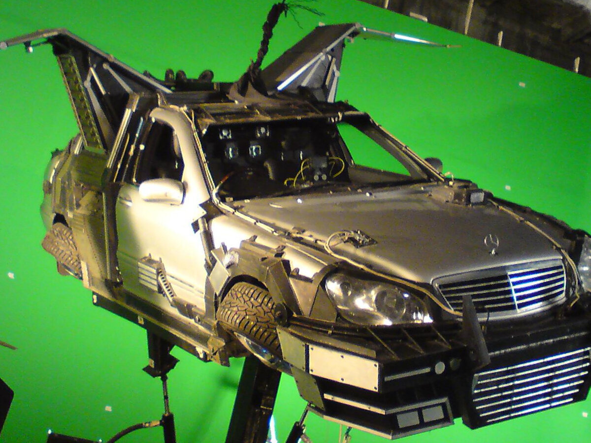 Мерседес на съёмках фильма Черная Молния