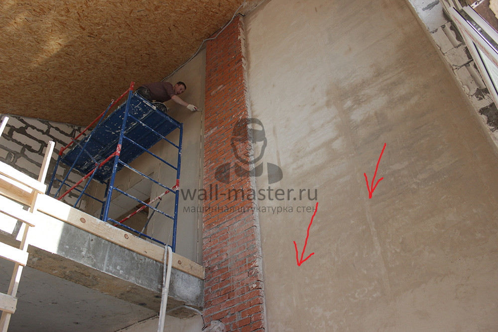 Вот эти полосы предательски стали просвечивать сквозь обои через неделю после их оклейки.