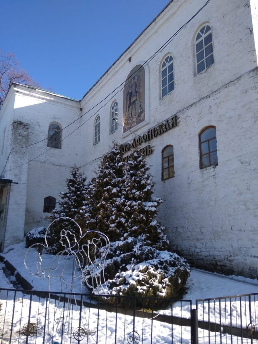 Стены Троицкого храма. Листайте =>