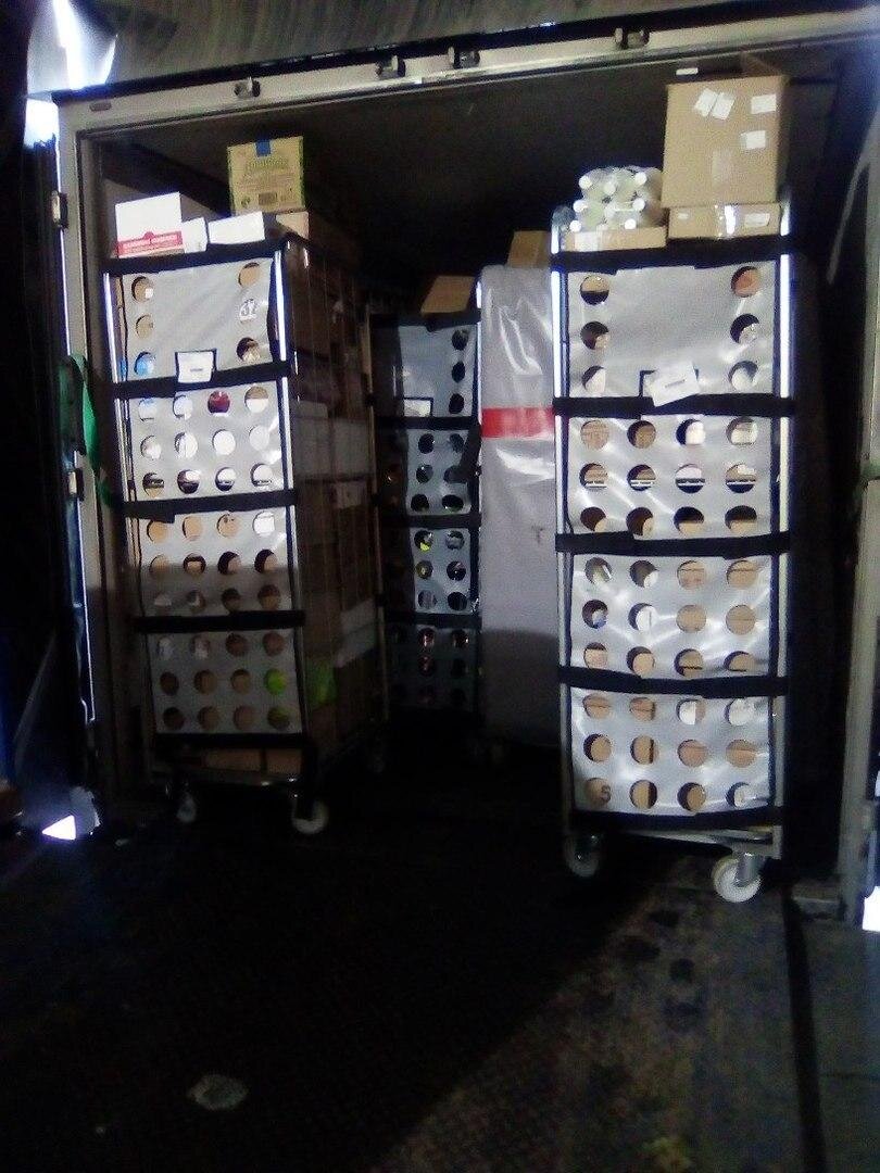 моя работа заключалось  в том что бы на скорость (40 минут на фуру с прицепом) закатывать полные телеги товара весом до 1.5т