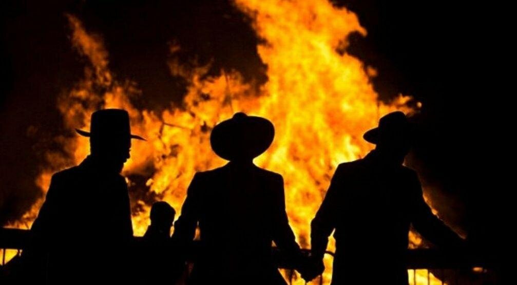 Во время обряда раввины призывают Ангела Смерти,чтоб тот свершил Свой суд над обвиняемым