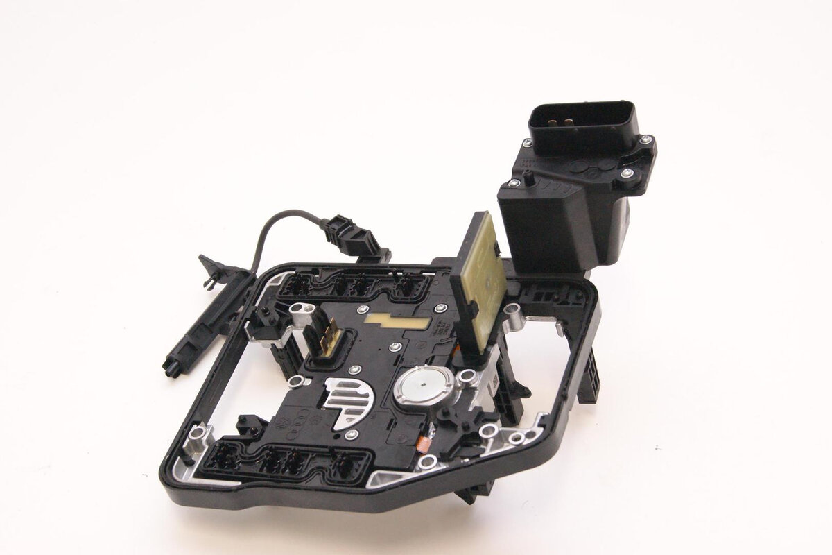 Электронная плата (блок управления, ну или мозги коробки), с датчиками и процессором управления. Иногда ремонтируется, а если нет, то можно купить отдельно и заменить