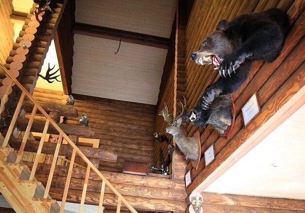 Потолок в гостевом доме пропитан масло-воском "Сигма-Универсал" белого цвета. 