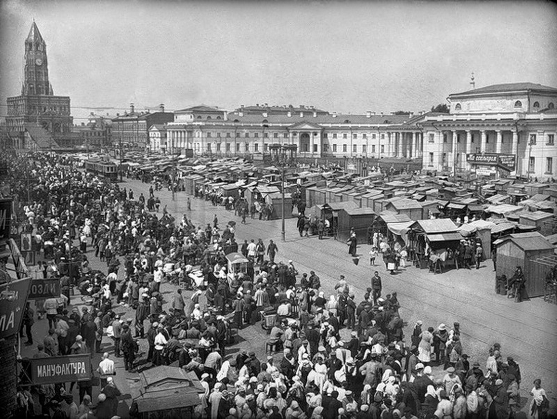 Ярмарки ссср. Сухаревский рынок в Москве 1920-е годы. Рынок Сухаревка в Москве. Сухаревка в Москве Гиляровский. Смоленский рынок в Москве 1926.