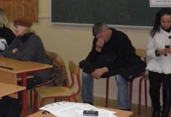 Муж на родительском собрании (Фото взято из открытых источников) 