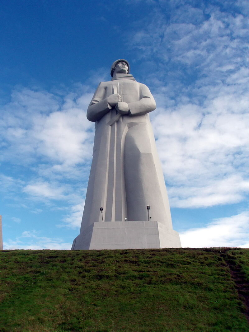 Фото памятника алеши мурманск