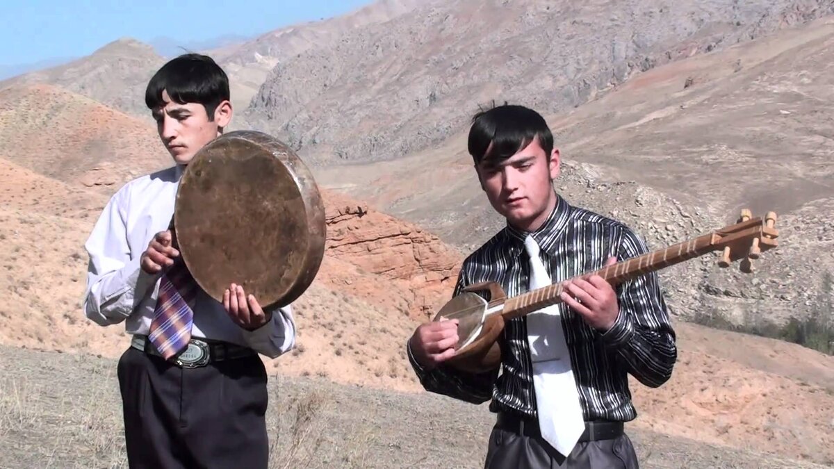 Таджикские инструменты. Кишлак певец певец. Кишлак певец 2023. Кишлак 2020 музыкант. Кишлак 2023 музыкант.