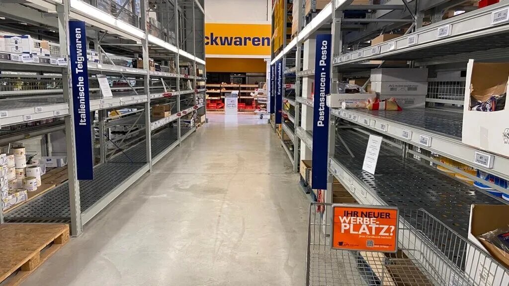 Вот так выглядят полки в магазинах Германии