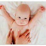  Потянушки-потягушки,
Кто тут сладкий на подушке?
Кто тут нежится в кроватке?
Чьи тут розовые пятки?
Это кто же тут проснулся,
Кто так маме улыбнулся?
И кого так любит мама?
Вот тут кто любимый самый!
***
Потягуни-потягушечки
От носочков до макушечки!
Мы потянемся-потянемся,
Маленькими не останемся!
Вот уже растем, растем, растем!
Солнце светит нам в окошко:
Я соскучилось немножко,
Жду на улице друзей!
Просыпайся поскорей!
***
Глазки открываются,
Глазки просыпаются,
Потягушки-ножки,
Потягушки-пяточки,
Ручки и ладошки,
Сладкие ребяточки!
Дай-ка локоточек
Мама поцелует!
Просыпайся, доча!
Как тебя люблю я!
(вариант для мальчиков:)
Дай-ка локоточек
Мама поцелует!
Славный мой сыночек!
Как тебя люблю я!
***
Солнце светит: где тут дети?
На подушке, на простынке.
Нежат розовые спинки?
Ясный день пришел давно
И стучится к нам в окно!
***
Тяги, тяги, потягушеньки,
На детку порастушеньки!
Расти, деточка, здоровая,
Как яблонька садовая!
На кота потягушеньки,
На дитя порастушеньки,
А в ручки хватушки,
А в ротик говорунок,
А в головку разумок!