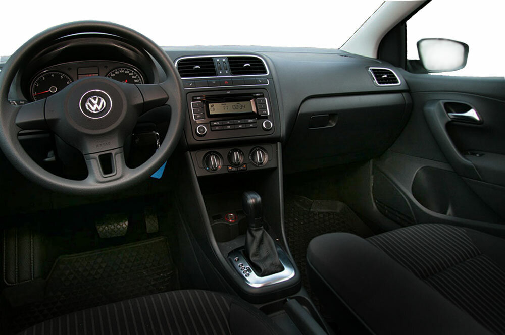 Фольксваген поло лифтбек. Поло 2012 седан салон автомат. 6. Цена фольксваген поло 2012 года выпуска автомат. Комплектация фольксваген поло 2011 года без кондиционера на автомате.