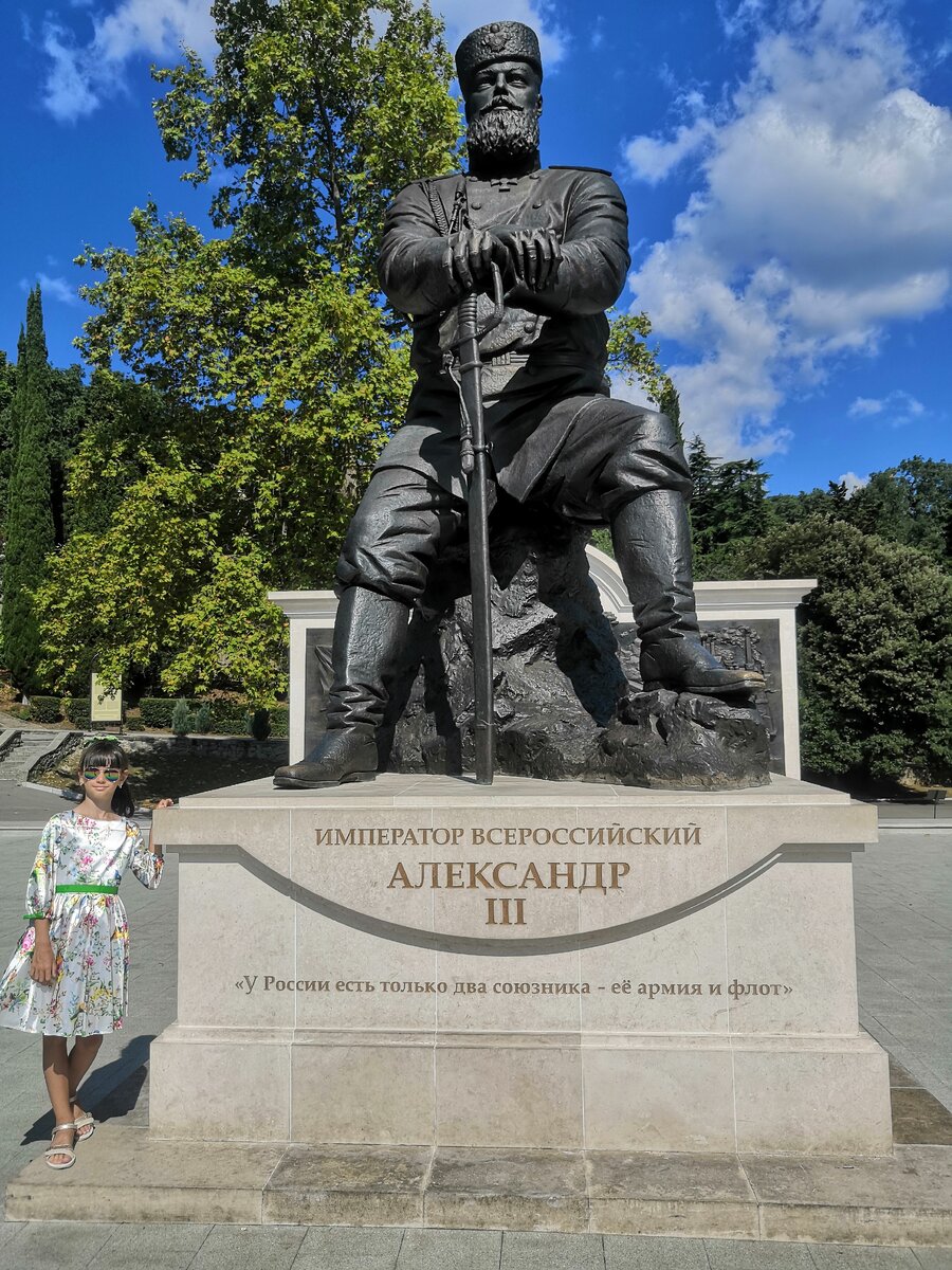 памятник александру мостовому в испании