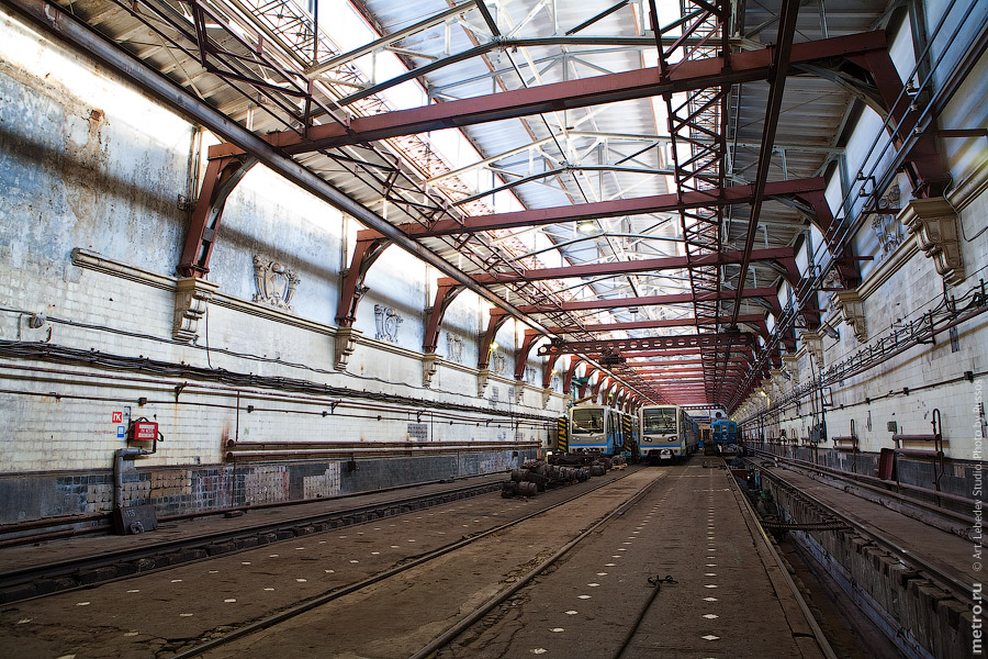 Закроют московское метро. Станция Первомайская в депо Измайлово. Электродепо Измайлово закрытая станция. Станция призрак Первомайская. Станция метро Первомайская депо.