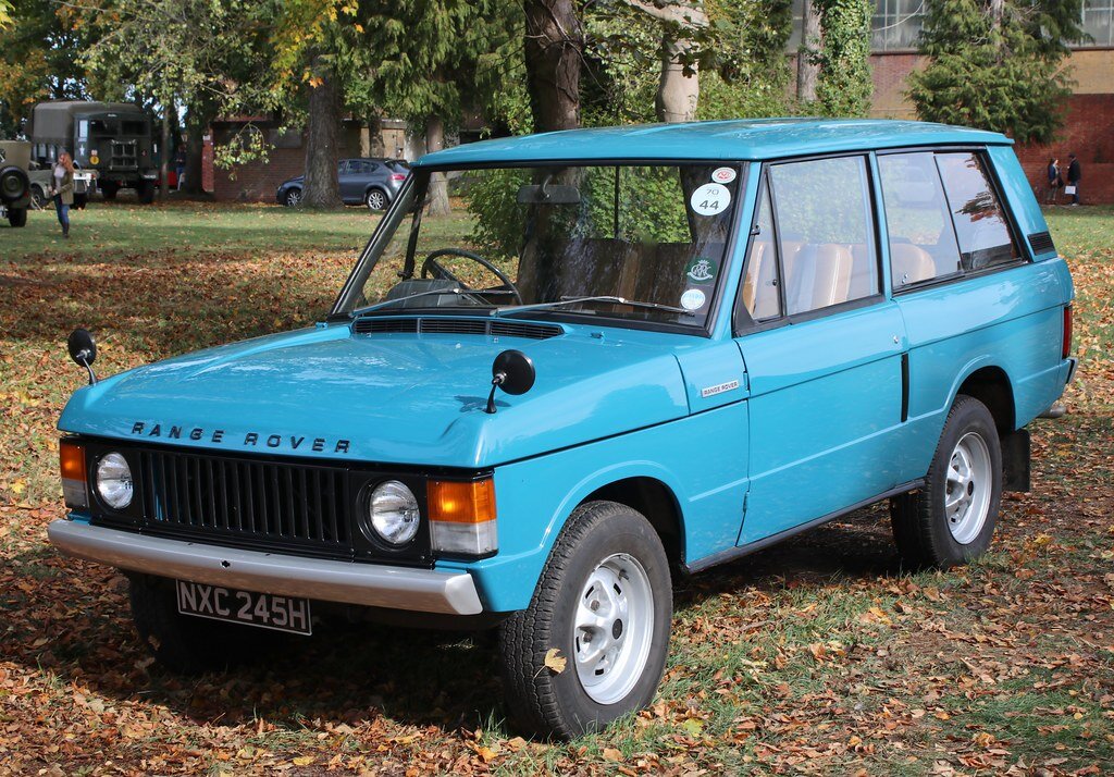 Самый первый Range Rover 1970 года. Он был двухдверным.