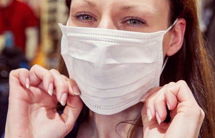 Врачи обязательно должны носить маску