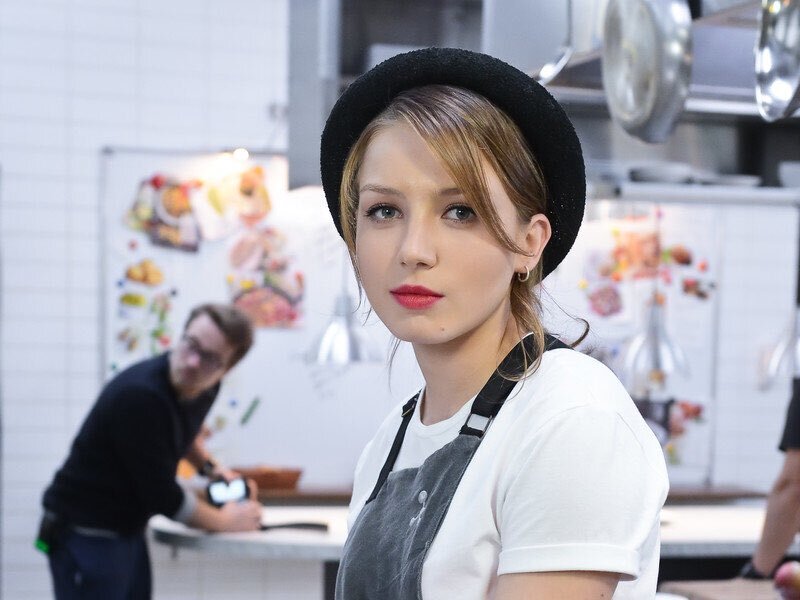 Кухня сериал катя. Сериал кухня катя дочь шефа актриса. Катя баринова. Кухня катя валерия федорович. Валерия федорович 2020.