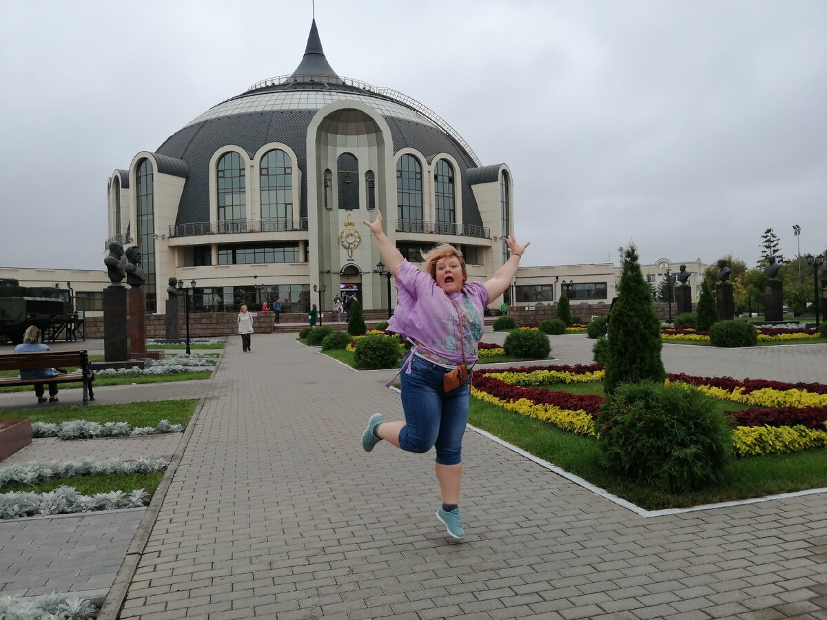 Нет, это не сейчас конечно. Это я летом в Туле. Просто фото позитивное. Фото из архива автора