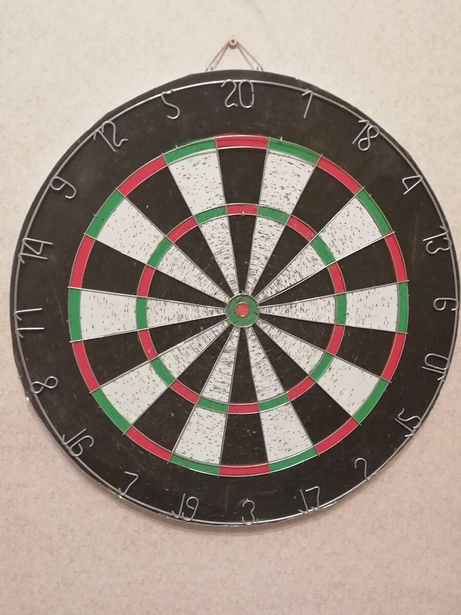 Стандартная мишень для игры в дартс 