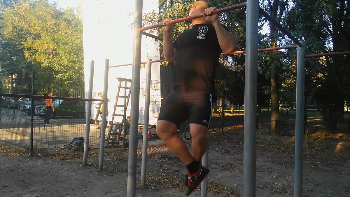 Фото с последнего полноценного подхода Головинского на турнике (лето 2017).  