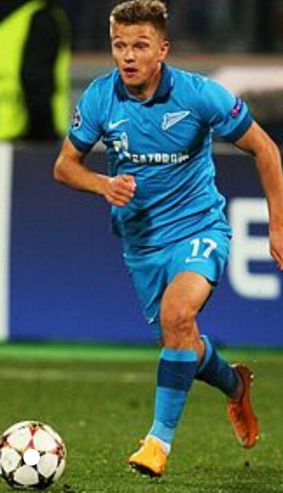 Полузащитник. Олег Шатов