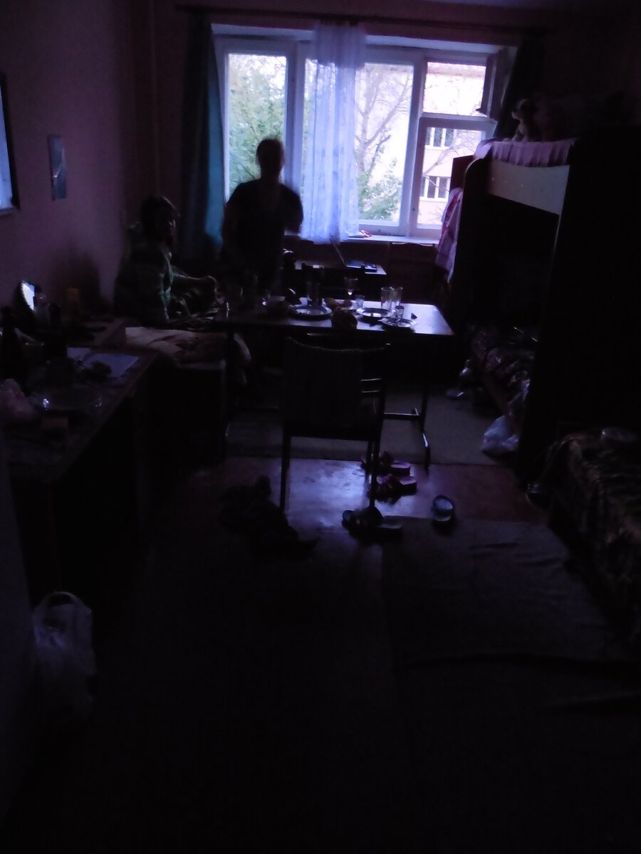 Моя комната в общаге. Утро.