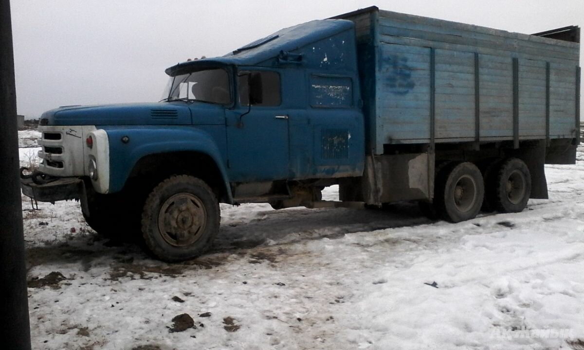 На Волыни из старого ЗИЛ-130 сделали тюнинговую версию: видео