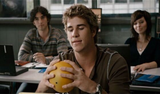 «Знамение» – первый полнометражный фильм с Лиамом Хемсвортом