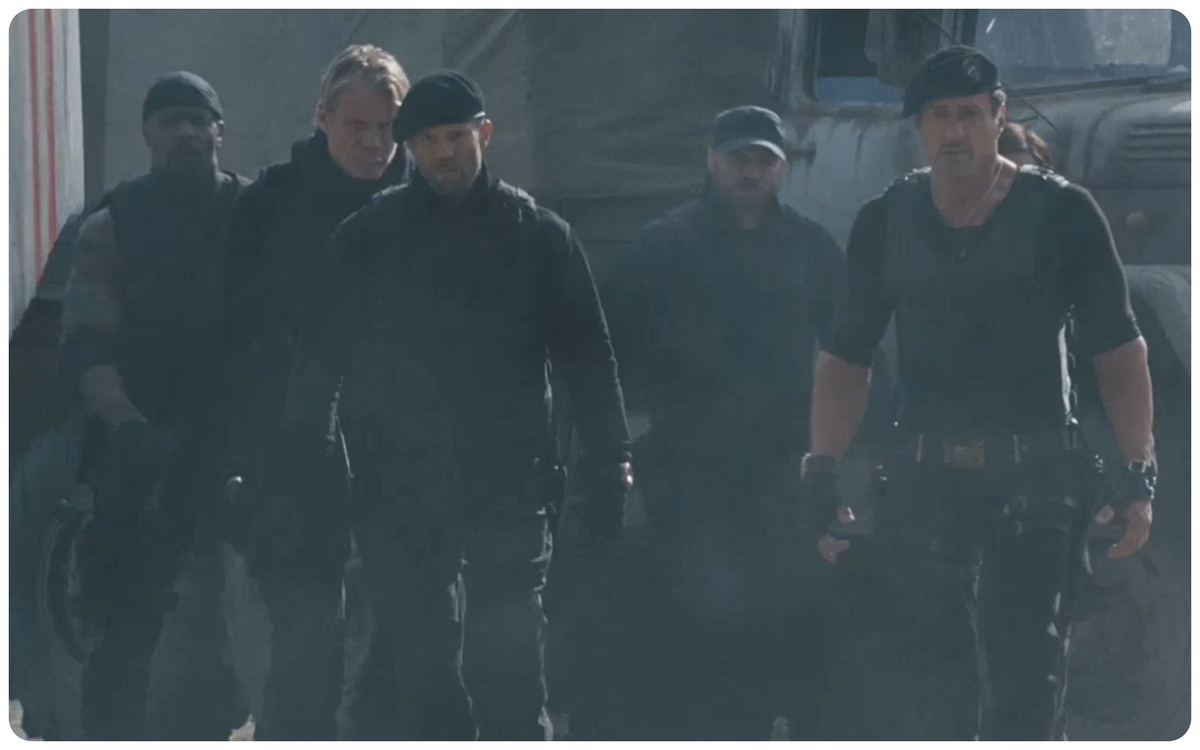 Кадр из к/ф "Неудержимые 2"