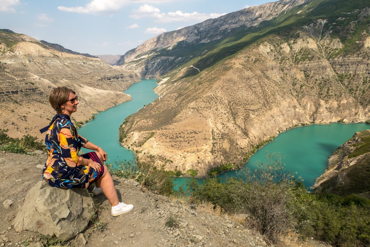 После дагестана. Сулакский каньон Козья тропа. Дубки смотровая на Сулакский каньон каньон. Сулакский каньон в Дагестане качели. Гостевой домик Сулацкий каньон.