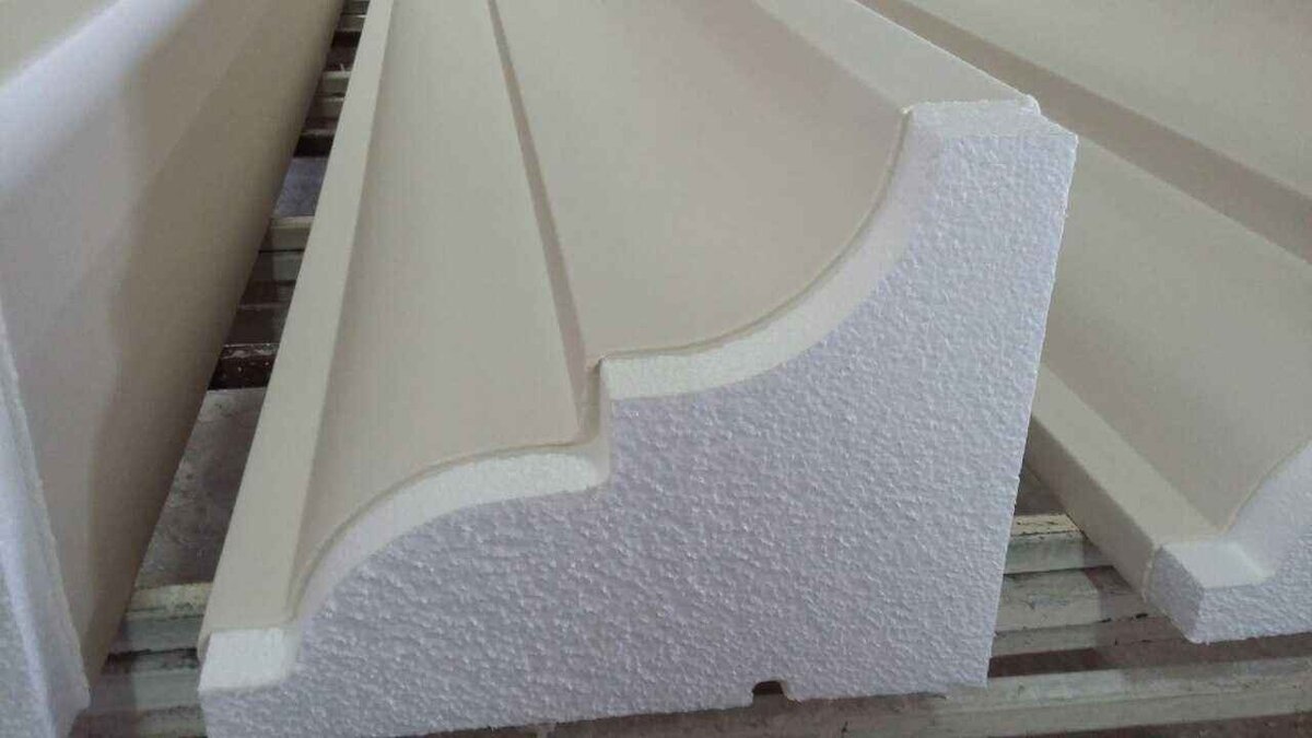 Карнизы изготовлены на производстве  компании "Зона Фасада"