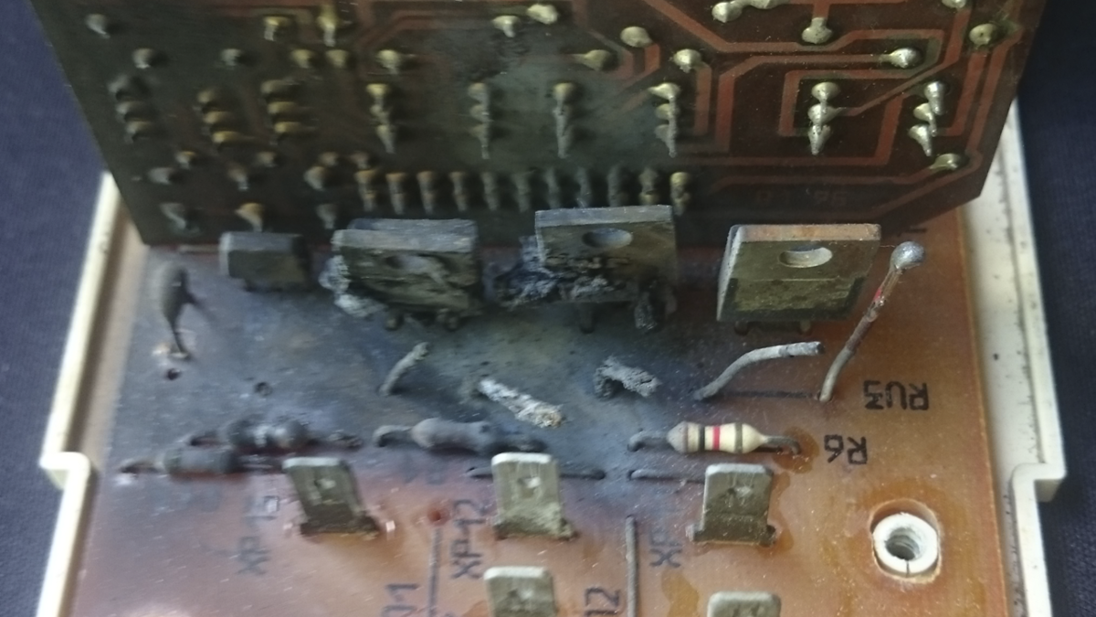 По самой схеме очень понравилось управление компрессорами и оттайкой с помощью тиристоров.