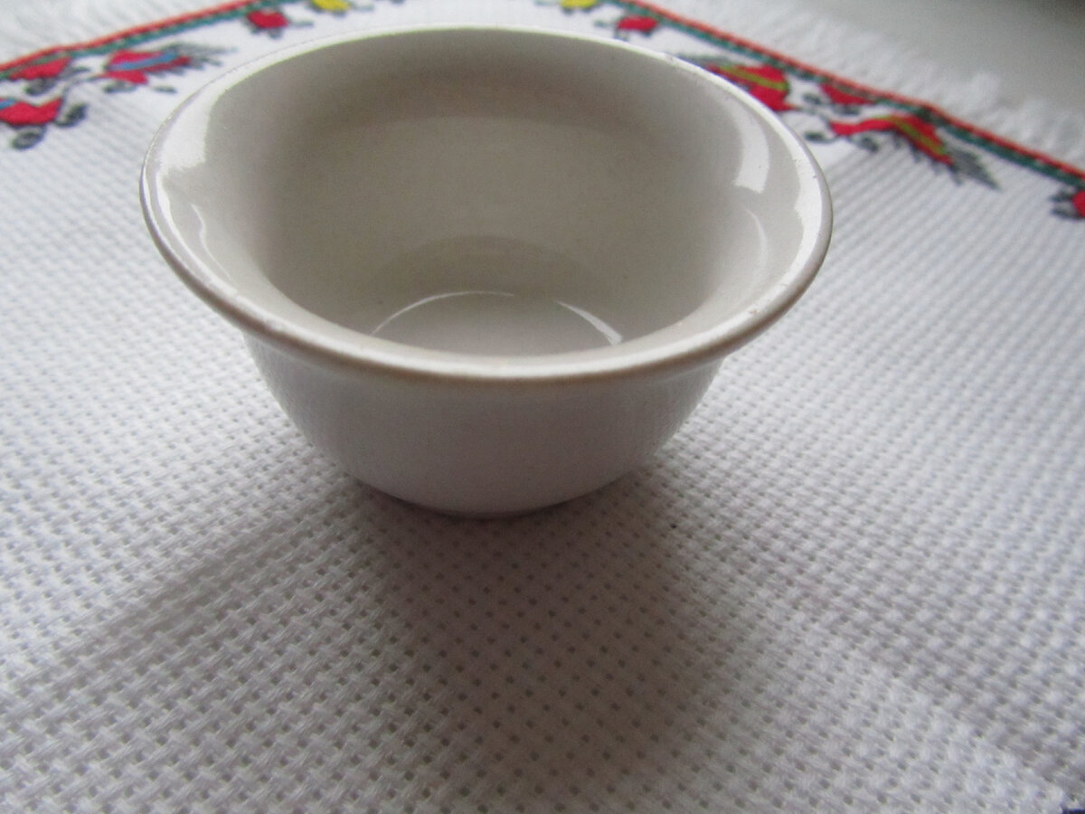 "В солонку пальцами и яйцами не лазить." Ищите свои наборы для специй ...