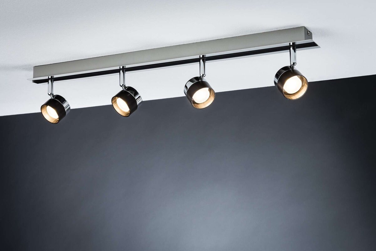 Как видите, шинопровод не имеет никаких признаков того, что в нем есть проводник электрического тока. Кроме свечения ламп, конечно.