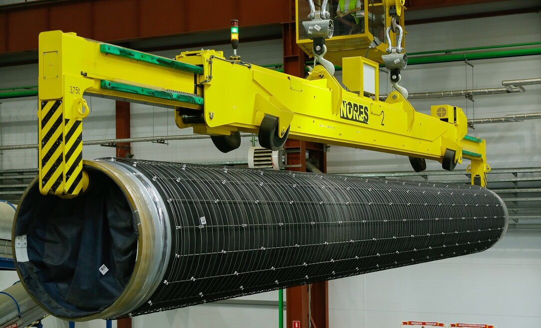 Труба на заводе, уже армированная, перед нанесением бетона. Фото из интернета.