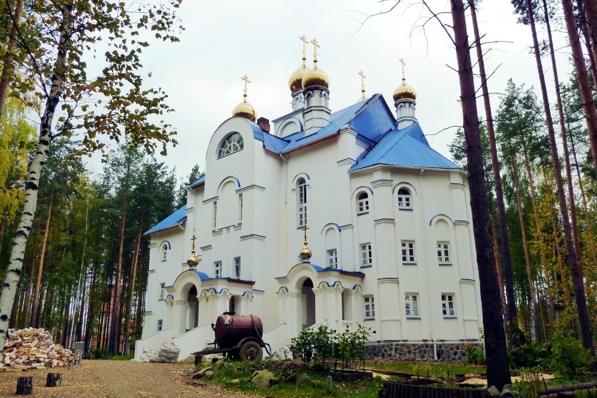 Среднеуральском женском монастыре. Среднеуральский женский монастырь. Монастырь Спорительница хлебов Екатеринбург. Монастырь в честь иконы Пресвятой Богородицы «Спорительница хлебов». Среднеуральский женский монастырь Алапаевск.