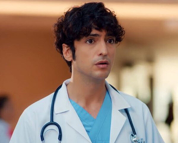 Танер Олмез в сериале "Чудо Доктор"