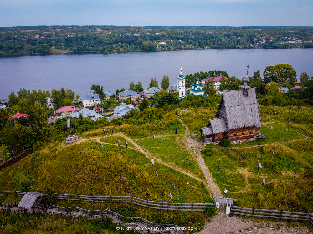 Плес название города. Петропавловская гора Плес. Город плёс гора Левитана. Плёсская крепость плёс. Плёс достопримечательности гора Левитана.