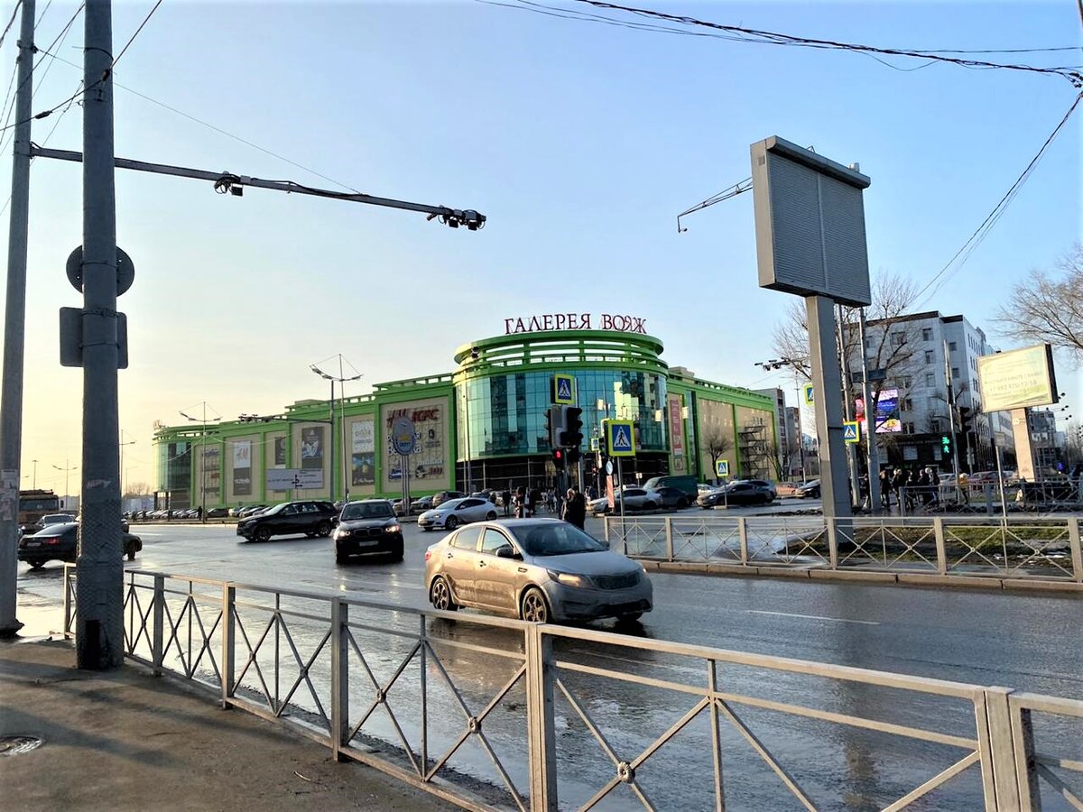 Торговый центр Галерея Вояж в Тюмени на улице Герцена, 94.