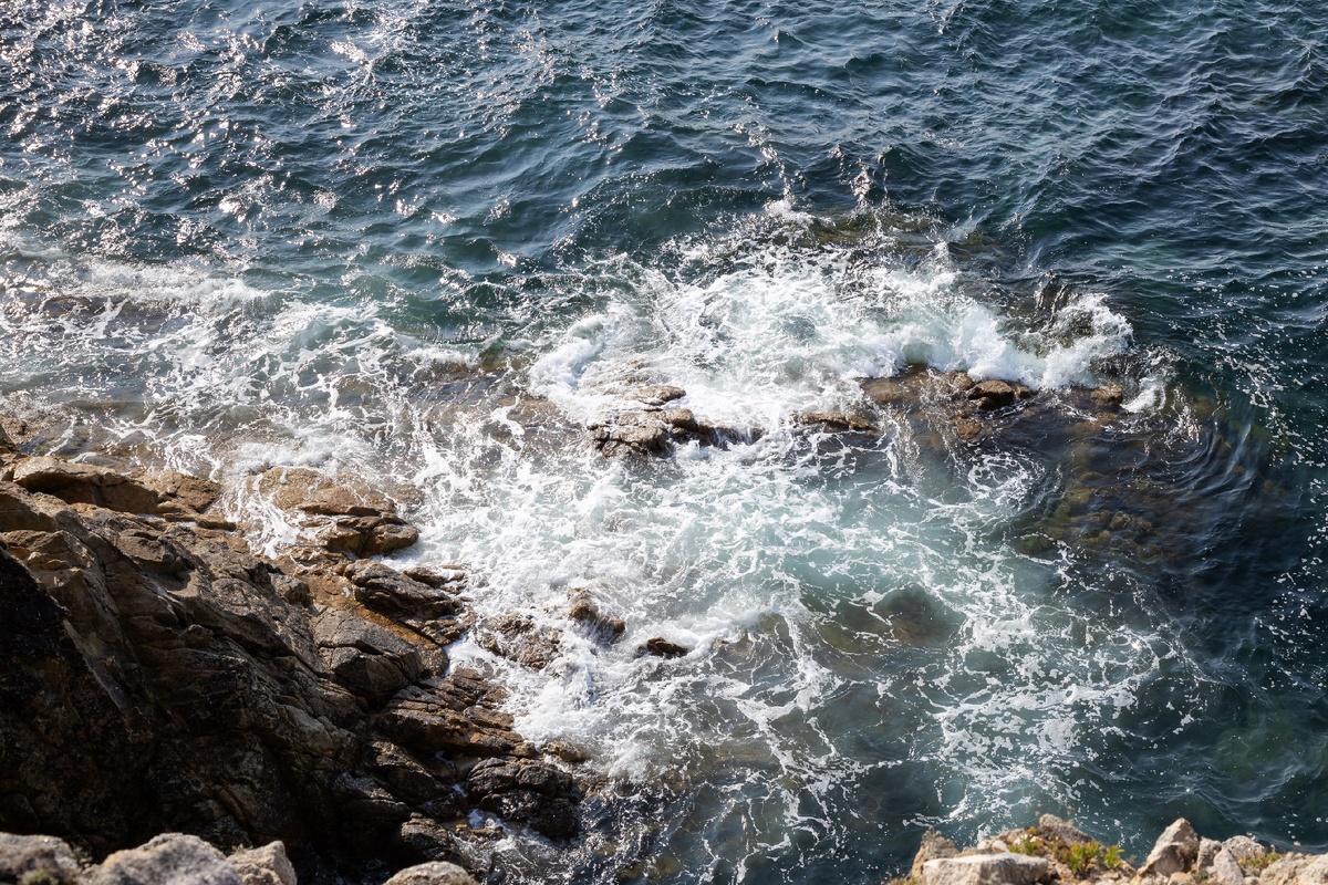 Азов нельзя назвать озером.