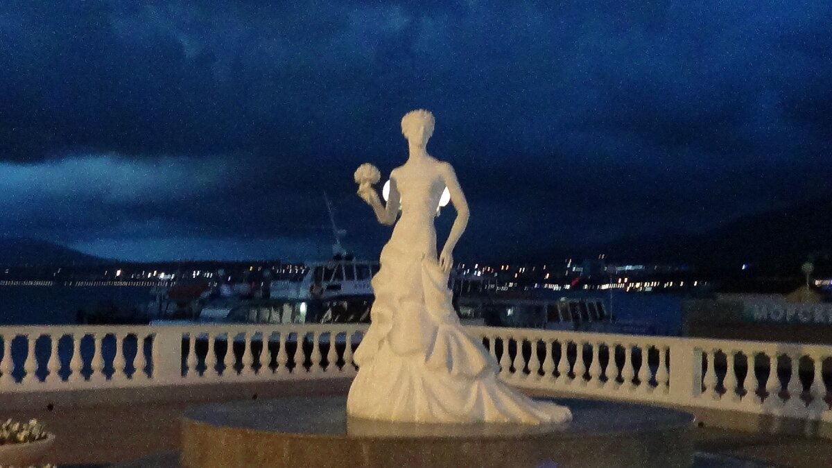 Вечером у моря. Гуляем в дождь