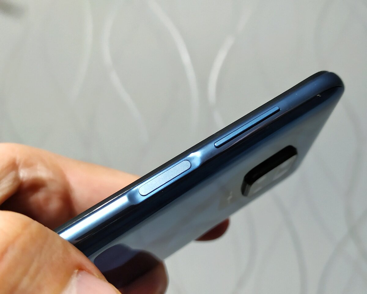 сканер отпечатков пальцев на кнопке выключателя