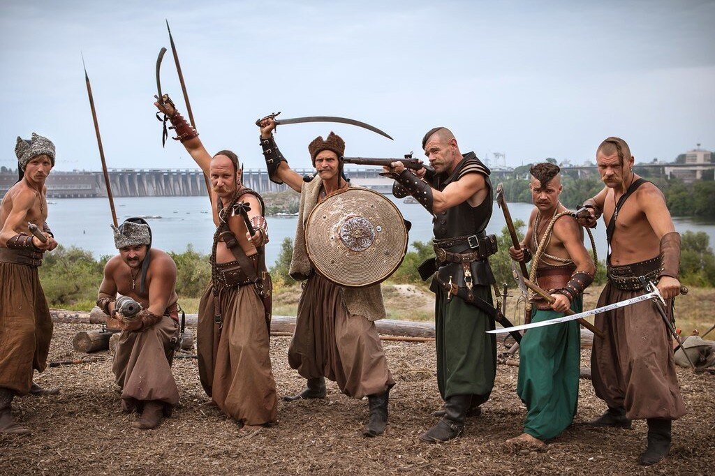 Эти реконструкторы с острова Хортица считают, что их предки - запорожские казаки. Но они очень сильно заблуждаются! 