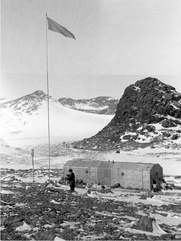 Советская антарктида. Станция Оазис в Антарктиде 1956. Станция Пионерская Антарктида. Станция Восток 1957 СССР. Станция Пионерская в Антарктид.