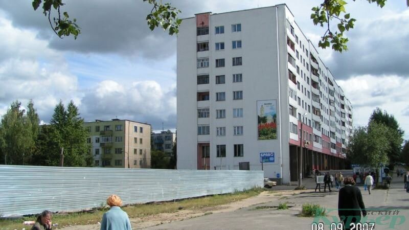 2009 год. Дом с бывшим магазином «Богатырь» и начало Офицерской улицы. Фото: Сергей Мартинович 