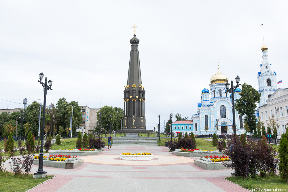 Г малоярославец. Город Малоярославец Калужской области. Сенная площадь и монумент славы Малоярославец. Малоярославец центр города. Малоярославец старый город.