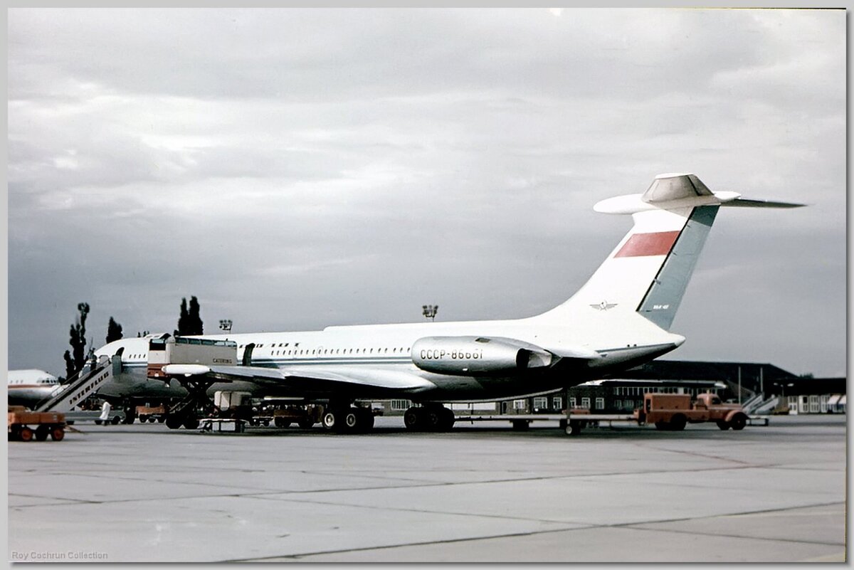 Ил-62 СССР-86661 на перроне берлинского аэропорта Шенефельд. Фото из открытых источников.