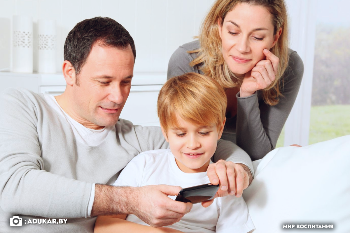 Порой родители даже не догадываются, чем занимается их ребёнок в интернете, с кем он дружит, что читает и смотрит.-2