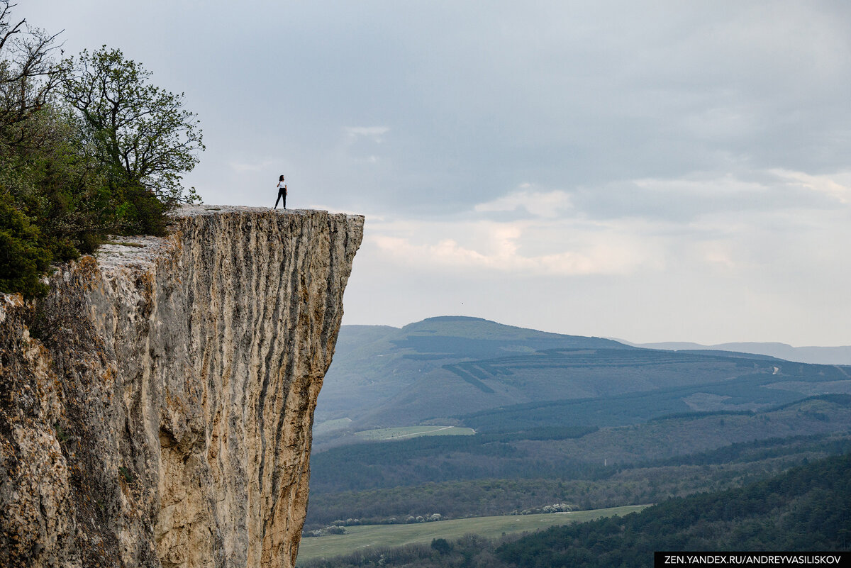 Где находится это невероятное место? Потрясающий скальный выступ с ...