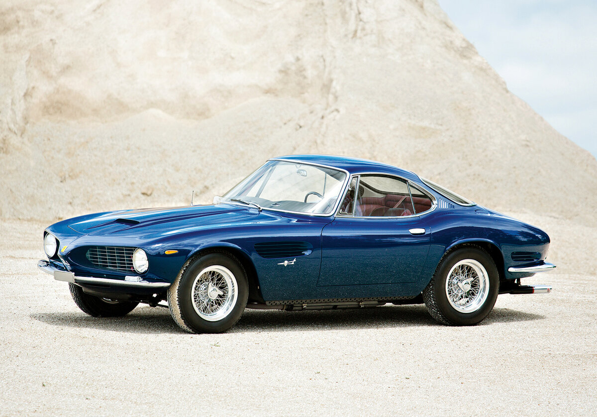    Bertone Ferrari 250 GT SWB Speciale 1960 и 1962 гг. (на фото), соединявшие в себе традиционное для марки изящество форм и выраженную спортивность, — первый опыт работы Джоржетто Джуджаро с моделями из Маранелло