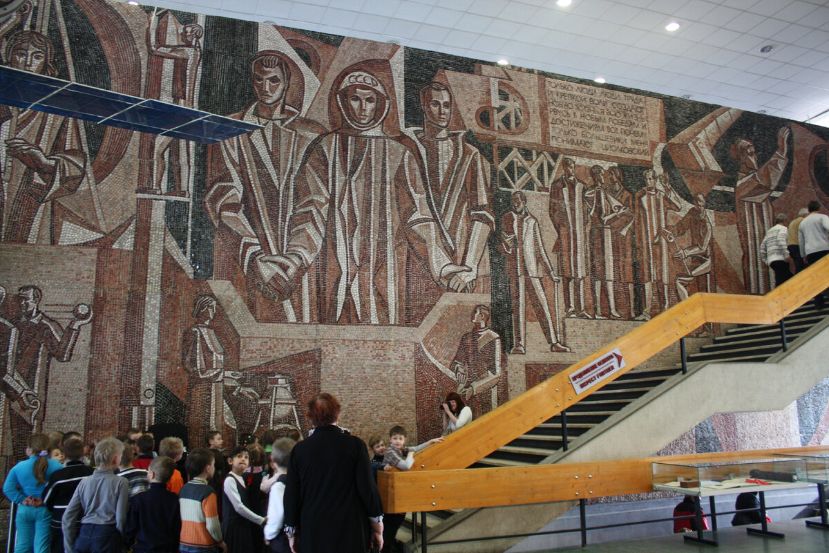 Мозаичная стена в музее космонавтки. Город Калуга, 2011-й год